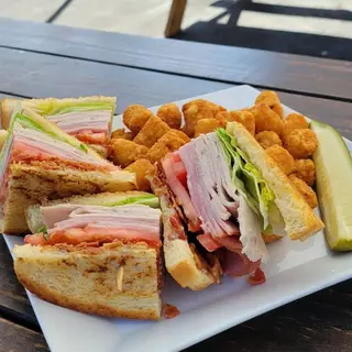 Pineapple Hill Saloon & Grill, bar and grill restaurant, Sherman Oaks