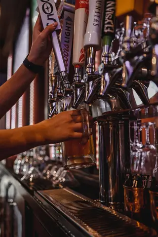 Monty's Sports Bar & Grill, sports bar, Santa Clarita