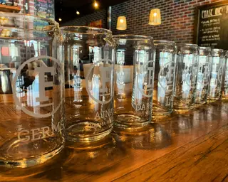 Edna Vees Public House, gastropub, Covina
