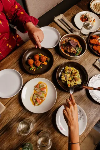 Far-Out, bar and grill restaurant, Dallas