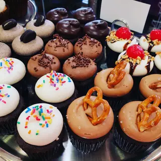 Smallcakes Frisco, cupcake shop, Frisco