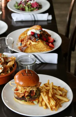 The Office Bar & Grill, bar and grill restaurant, Los Angeles