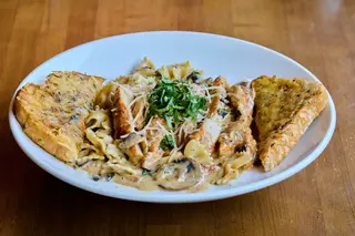 California Grill & Bar, bar and grill restaurant, Whittier