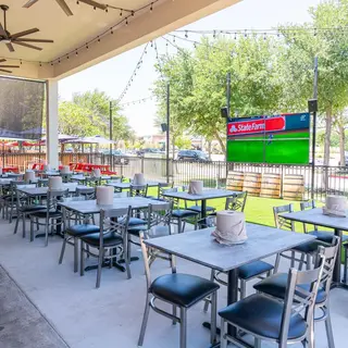 Yard Dawgs Beer Garden, beer garden, Murphy