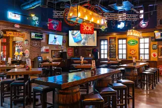 Scruffy Duffies, sports bar, Plano