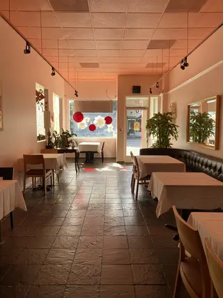 Si Laa Thai Dining, thai restaurant, Los Angeles