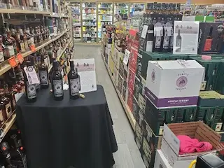 Lakes Market & Deli, delicatessen, Santee