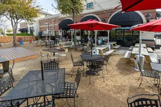 BackYard Murphy, bar and grill restaurant, Murphy
