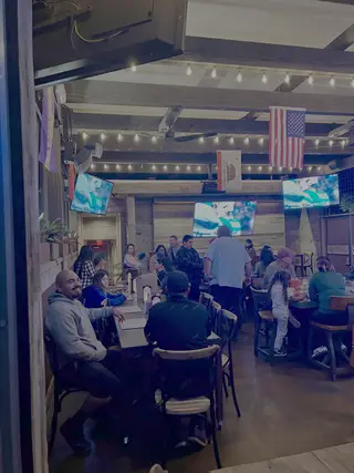 Bubba's Kitchen, Tap & Sports Bar, sports bar, Escondido