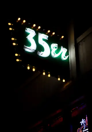 The 35er, sports bar, Pasadena