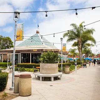 Lil Piggy's Bar-B-Q, barbecue restaurant, Coronado
